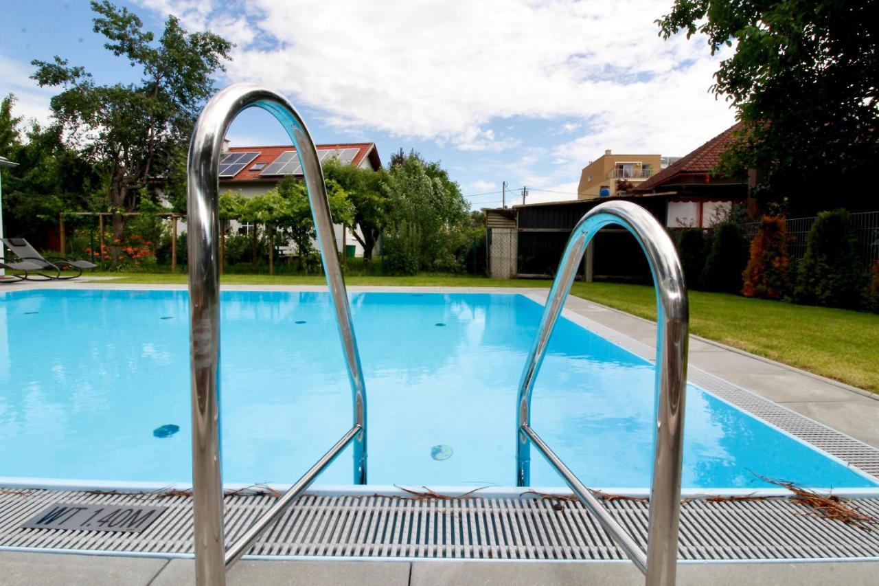 Maureen Lovely 2 Bedroom Unit With Community Pool Вена Экстерьер фото